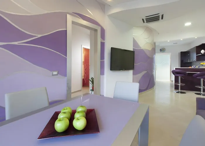 Апартаменти Estate4home - L'onda Viola *