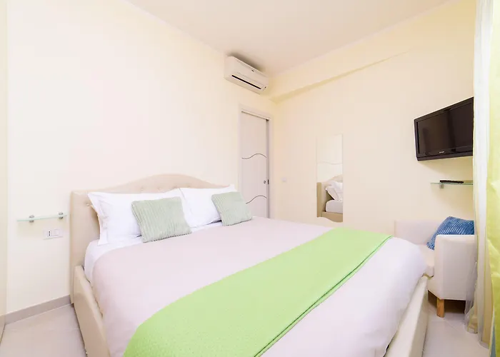 Estate4home - L'onda Viola Апартаменти *