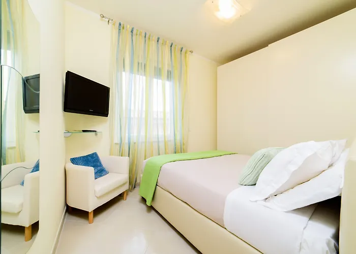 Estate4home - L'onda Viola Апартаменти *